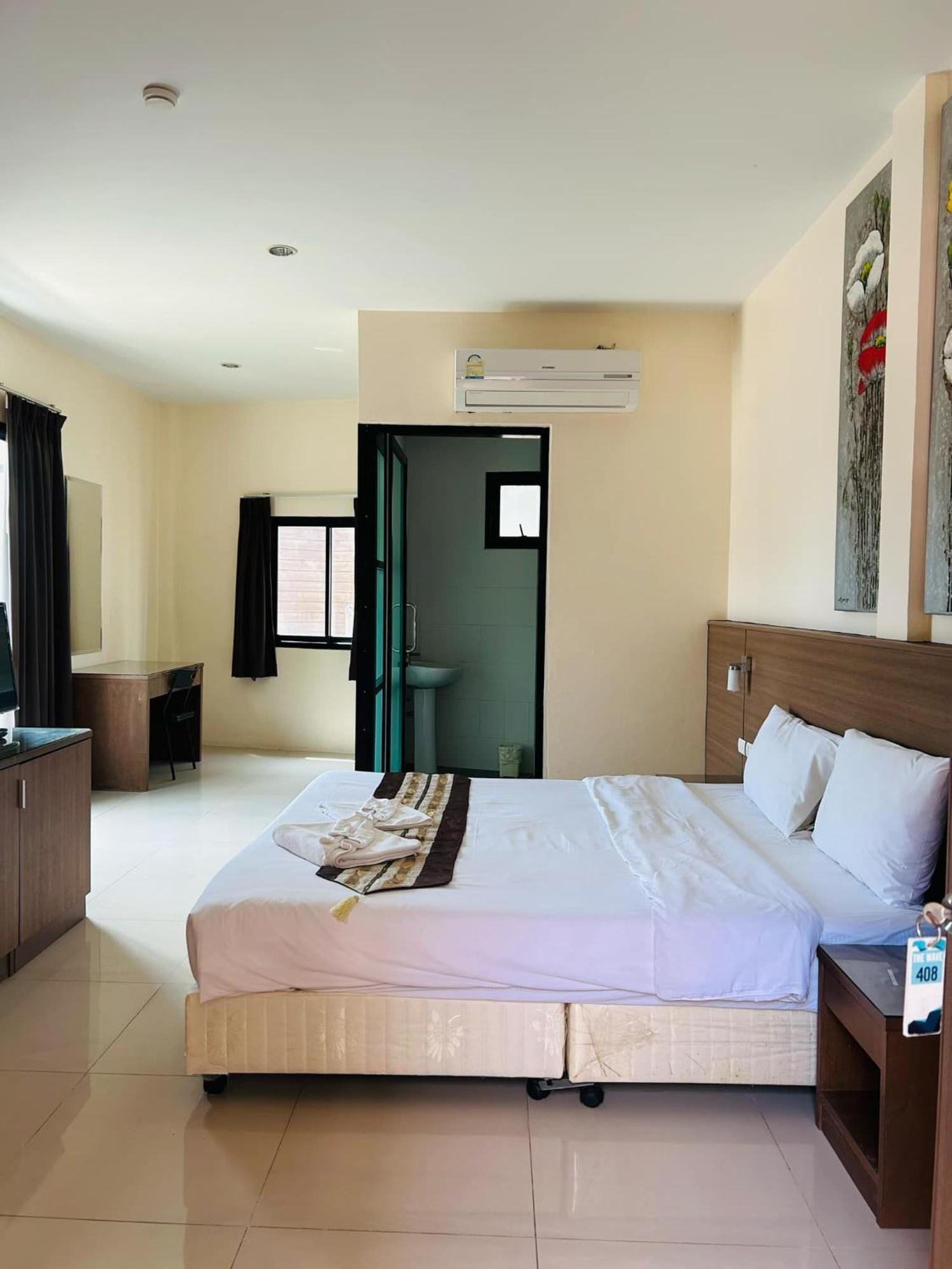 Royal Waves Hotel Patong Exterior foto