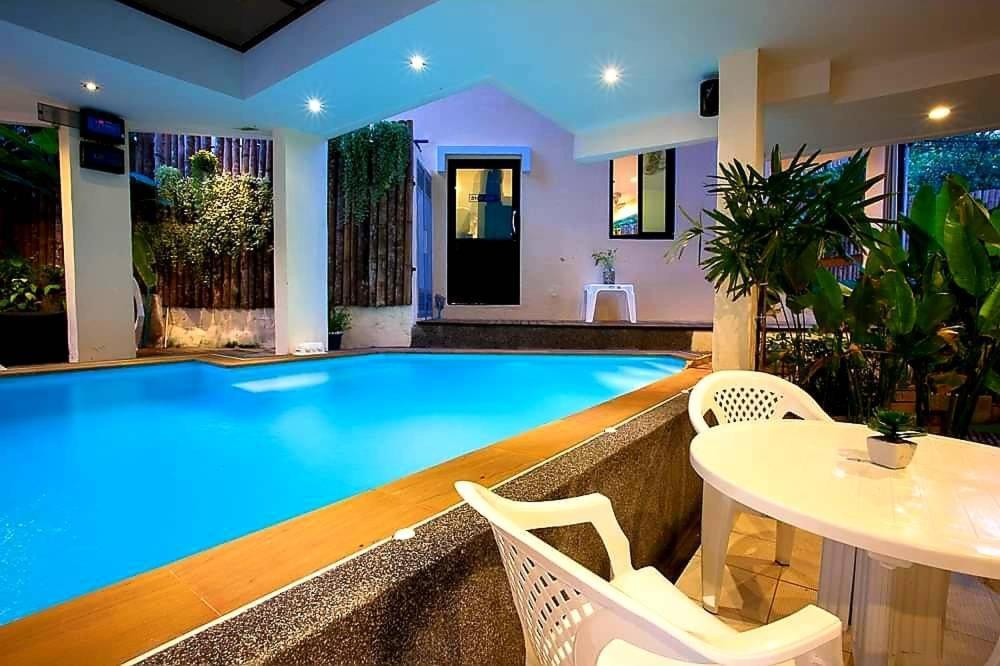 Royal Waves Hotel Patong Exterior foto