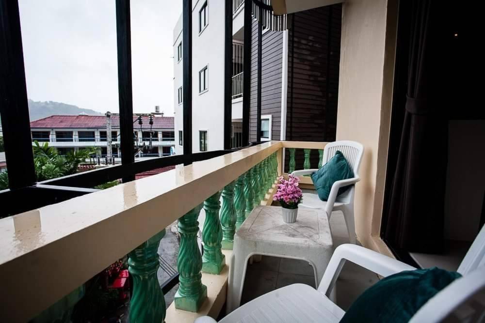 Royal Waves Hotel Patong Exterior foto