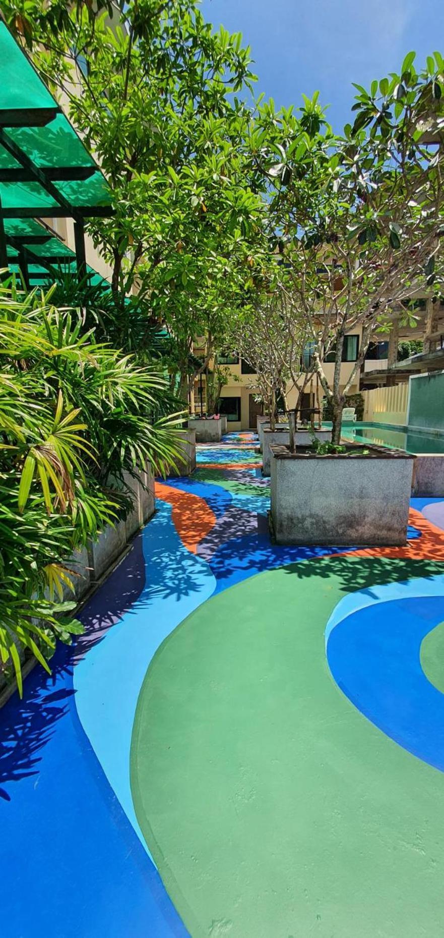 Royal Waves Hotel Patong Exterior foto